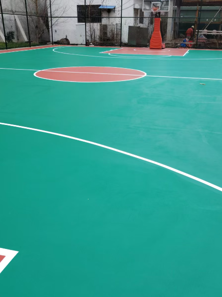 金秀 球场长期使用易出现地面开裂